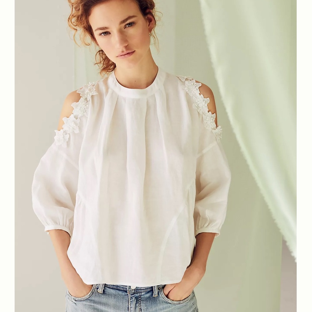 Eri + Ali Floral Applique cold shoulder blouse loose fit SP petite cream linen